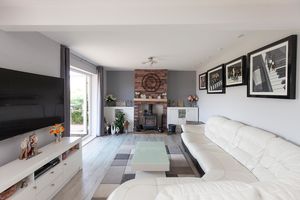 6 Hillside_Sitting Room- click for photo gallery